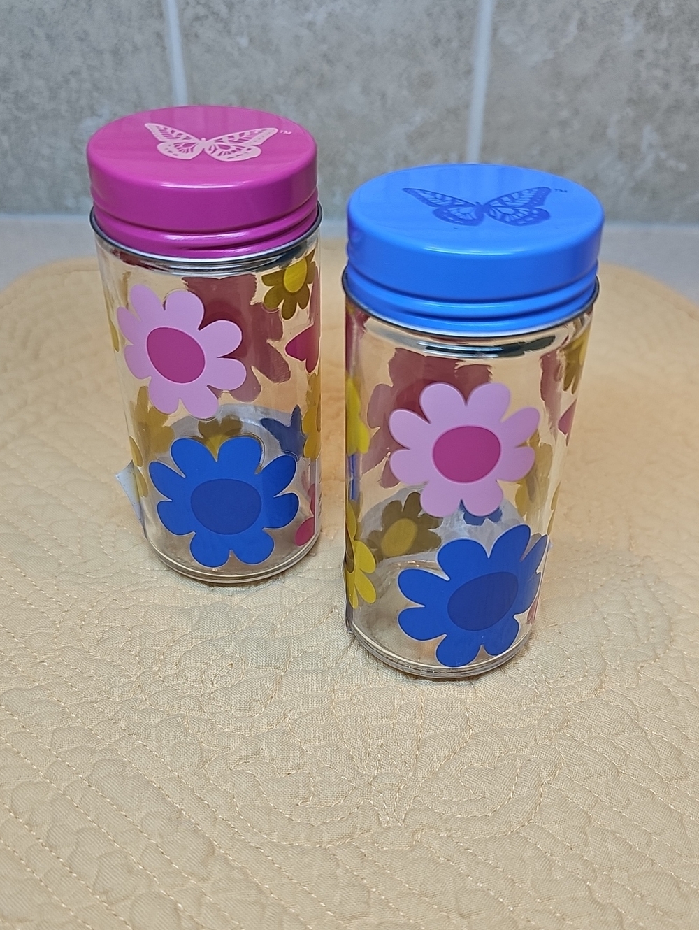 Dolly Parton Glass Measuring Cup Set Of Spice Jars And Set Of 2 Dish Clothes - Picture 4 of 6